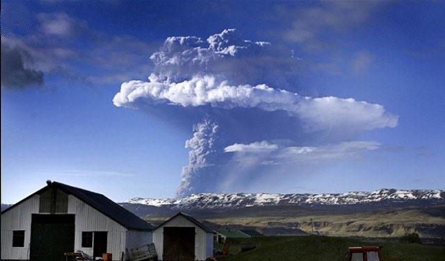  Tourisme  en Europe un volcan  islandais se pr pare  une 